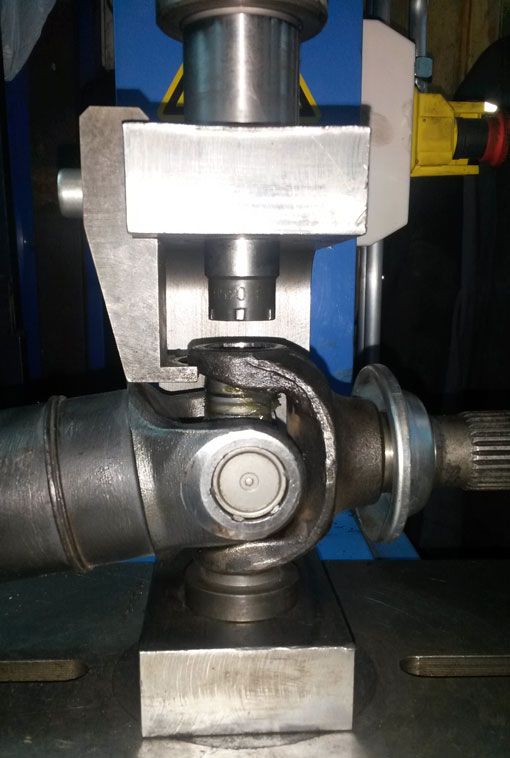 замена неразборной крестовины